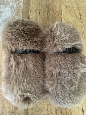 Jocelyn Faux Fur Palomino Mittens One Size